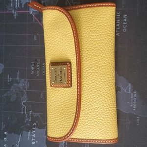 Dooney & Bourke wallet
